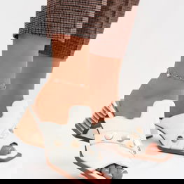 Moteriška šlepetė iš natūralios odos su stulpelio kulnu D&A