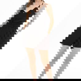 Moteriškas laisvo kirpimo topas V formos iškirpte awama