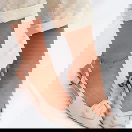 Moteriškos basutės su žemu kulnu ir dekoratyviu papuošimu Camira