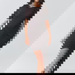 Moteriška asimetriška suknelė su raukiniais Makadamia