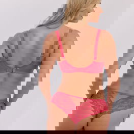 Moteriškos kelnaitės braziliankės su nėriniuotu užpakaliu