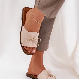 Odos imitacijos šlepetės su kaspinu Step in style