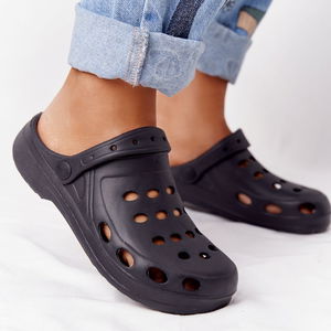 Šlepetės juodos ventiliuojamos su dirželiu Ideal Shoes